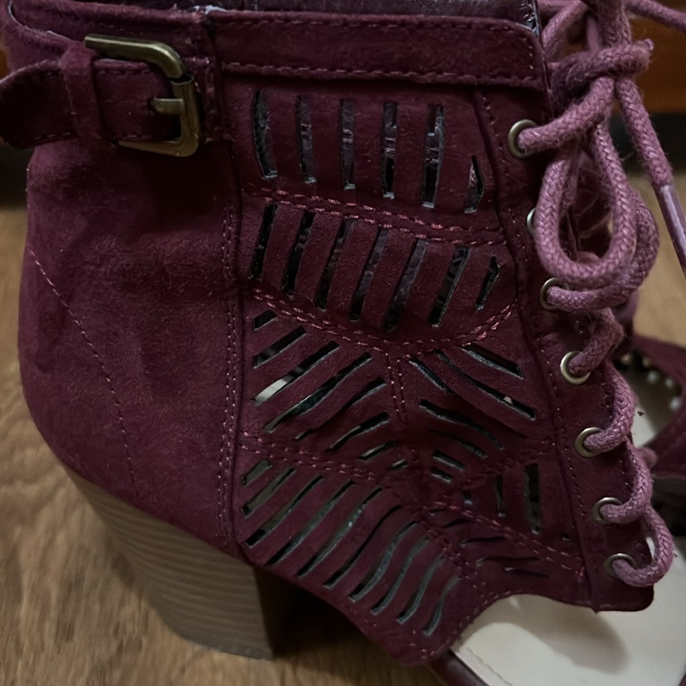 Laser cut Corset Booties 7.5 JustFab - Picture 7 of 12